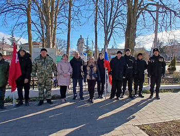 Возложение цветов в День защитника Отечества