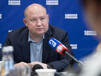 Михаил Развожаев дал старт акции «Собери ребенка в школу»