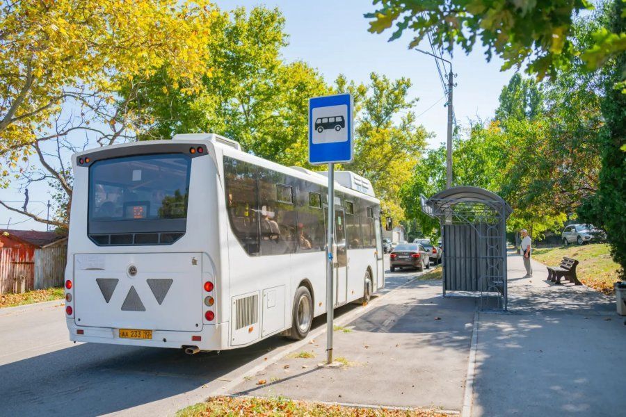 На улице Генерала Коломийца разместили временные остановки
