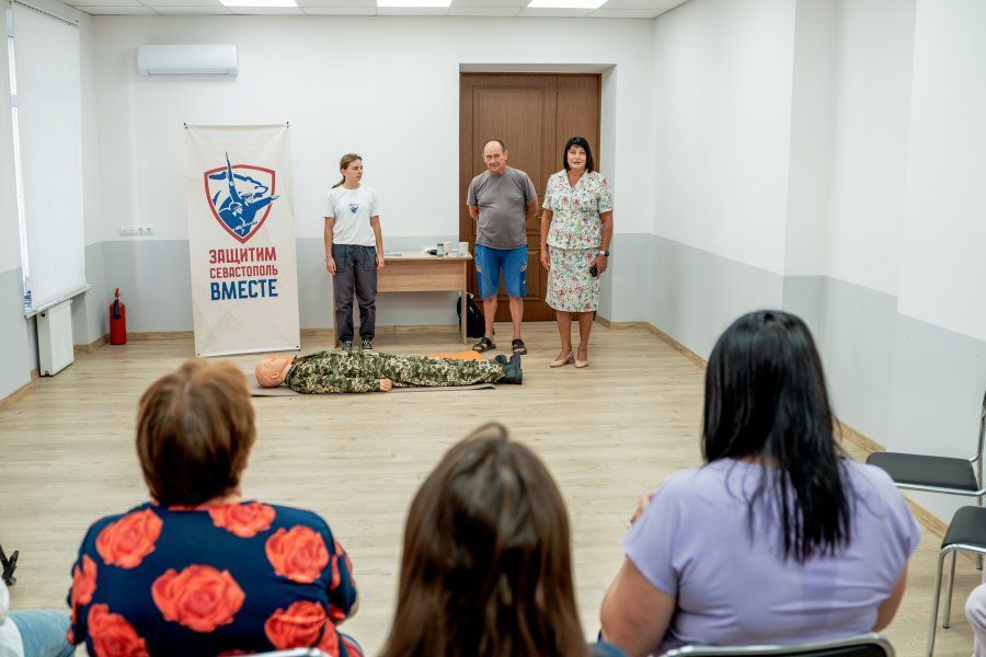 В Верхнесадовом жители прошли обучение первой помощи в рамках инициативы «Защитим Севастополь вместе»