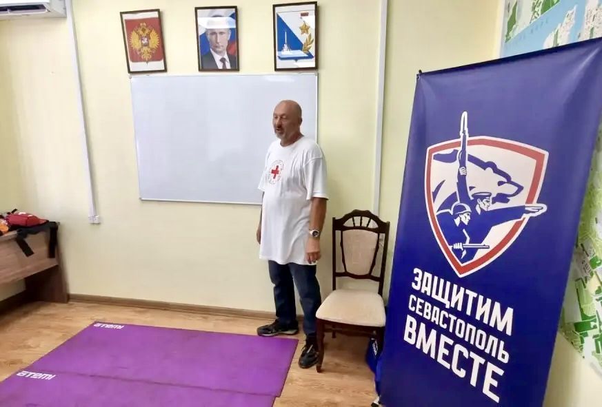 Сотрудники севастопольских рынков и департамента сельского хозяйства и потребительского рынка осваивают навыки спасения жизней