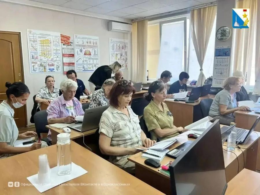 Как освоить смартфон и защититься от мошенников: бесплатные курсы для старшего поколения