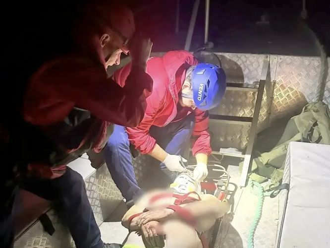 Спасатели эвакуировали мужчину, упавшего со скалы в районе пляжа Инжир