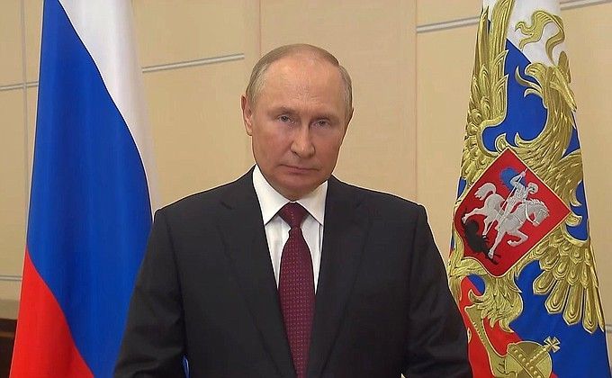 Обращение Президента России В.Путина по случаю Дня Государственного флага России