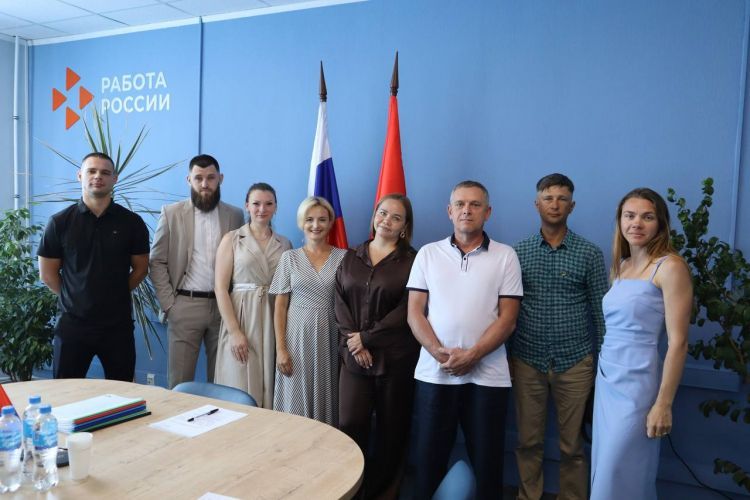 Восемь севастопольцев получат по 200 тысяч рублей на открытие собственного дела