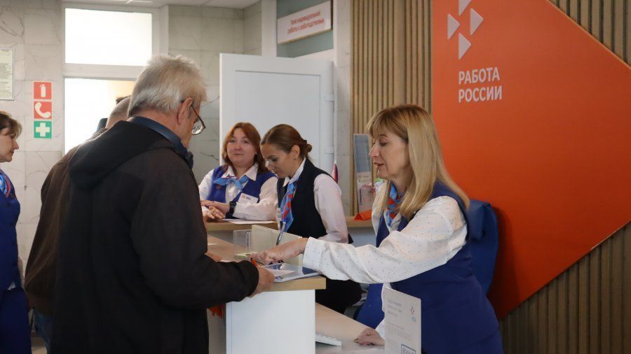 Зарплаты до 180 тысяч рублей предложили севастопольцам на ярмарке вакансий в Кадровом центре