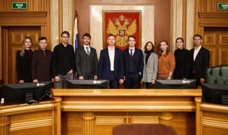 Константин Чекмышев встретился с победителями профильных олимпиад