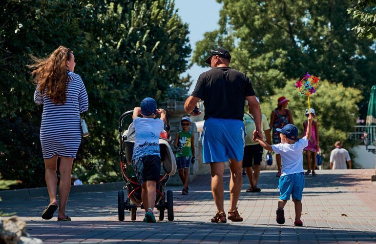 В Севастополе малоимущие семьи и одиноко проживающие граждане могут получить социальное пособие