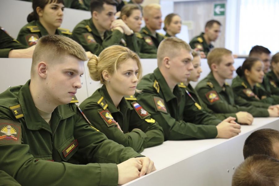 Срок приема заявлений граждан на обучение в военных учебных заведениях продлен