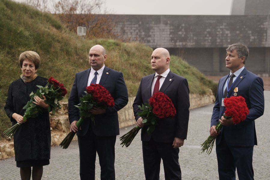 В Севастополе почтили память защитников города от немецко-фашистских захватчиков