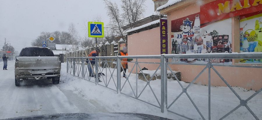 Уборкой снега в Севастополе заняты 946 рабочих