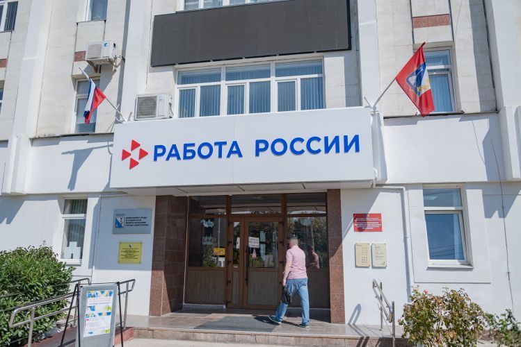 Зарплаты до 150 тысяч рублей предлагают работодатели машинистам Севастополя