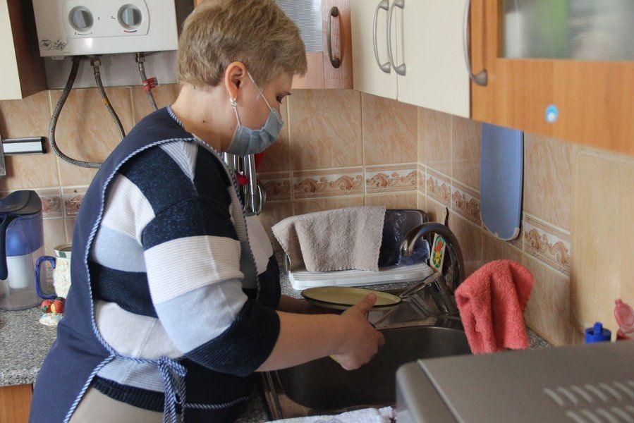 Более 700 севастопольцев преклонного возраста получают помощь социальных работников