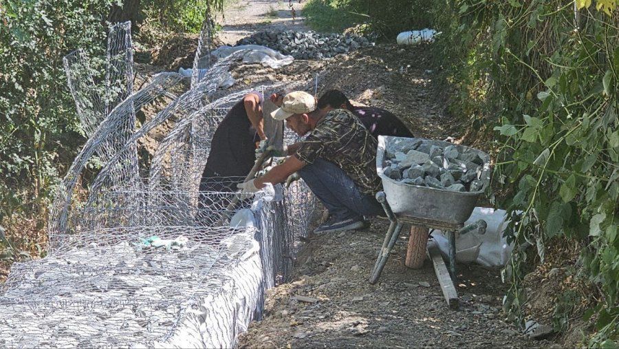 В Орлином заканчивают обустраивать новые пешеходные дорожки