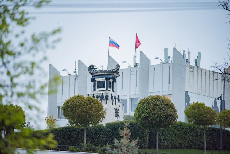 В Севастополе упростили оформление ежемесячных денежных выплат