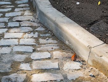 На улице Демидова работы по возвращению исторической брусчатки готовы на 95%