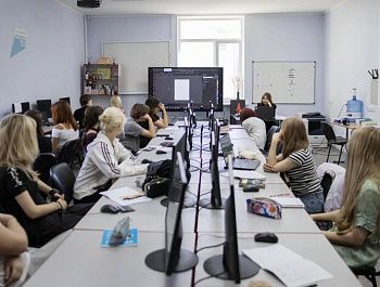 Выпускники художественного колледжа обучают студентов креативным индустриям