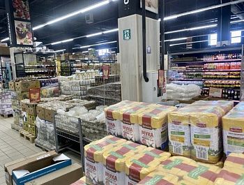 Торговые сети Севастополя нарастили товарные запасы и запустили специальные акции