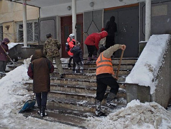 Уборкой снега в Севастополе заняты 946 рабочих
