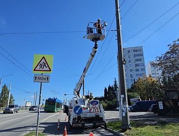 На улицах Тарутинской, Коли Пищенко, Багрия и Брестской обновляют наружное освещение