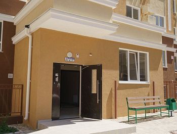 Михаил Развожаев вручил детям-сиротам ключи от новых квартир