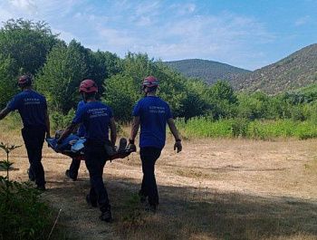 Специалисты Спасательной службы Севастополя экстренно эвакуировали туриста с Большой севастопольской тропы