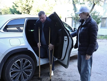 Автоволонтеры помогают маломобильным севастопольцам
