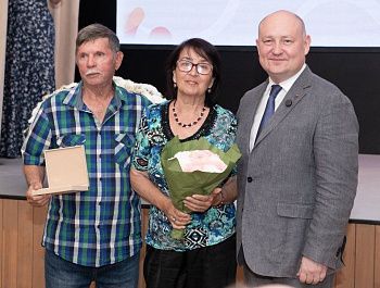 Михаил Развожаев вручил награды севастопольским семьям в День семьи, любви и верности