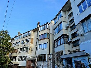 Коммунальщики работают в домах над устранением аварий на сетях отопления