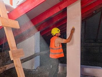 В доме №30 на улице Большой Морской капитально ремонтируют кровлю