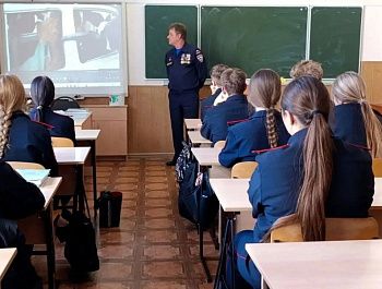 Спасатели рассказали юным дружинникам о своей профессии