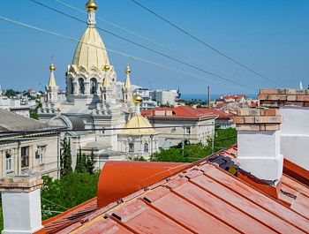 В доме №30 на улице Большой Морской капитально ремонтируют кровлю