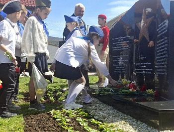 Сегодня в Новобобровке открыли мемориал в честь воинов-односельчан