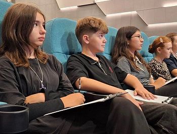Более 200 севастопольских школьников написали диктант ко Дню языков народов России