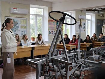 Девятиклассники школы № 14 познакомились с работой «Севэлектроавтотранса»