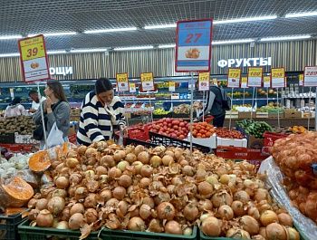 В Севастополе продолжается еженедельный мониторинг цен: за неделю снизились цены на картошку, капусту, лук, морковь и свеклу