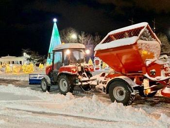 Уборкой снега в Севастополе заняты 946 рабочих