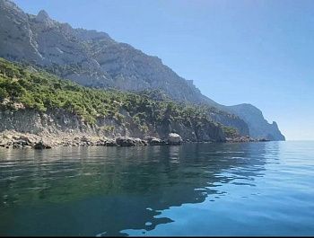 Лесничие и спасатели проверили побережье Севастополя с воды