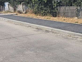 В Орлином заканчивают обустраивать новые пешеходные дорожки