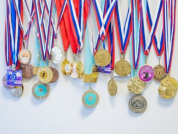 Благодаря соцконтракту девушка из Севастополя развивает студию танца