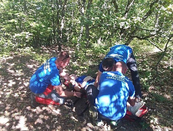 Спасатели Севастополя проводят учебно-тренировочные сборы на горной местности