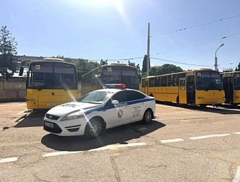 В Севастополе проверили готовность школьных автобусов к новому учебному году