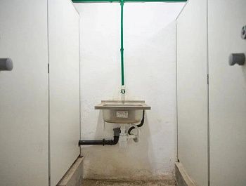 В Нахимовском районе проверили состояние укрытия на улице 1-й Бастионной в рамках общегородской инициативы «Защитим Севастополь вместе»