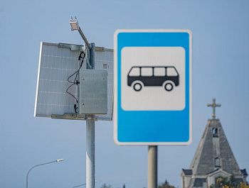 На пешеходных переходах и остановках Севастополя устанавливают комплексы автономного освещения