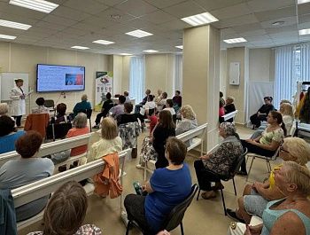 Более 500 севастопольцев стали участниками школы здоровья «Здоровый век»