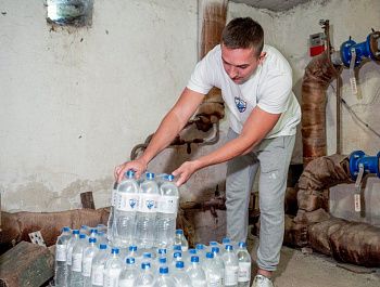 В укрытие на улице Каштановой доставили питьевую воду