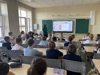 Севастопольским школьникам рассказали о телефоне доверия