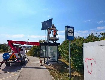 На пешеходных переходах и остановках Севастополя устанавливают комплексы автономного освещения