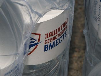 В укрытия Гагаринского района доставили еще 180 литров питьевой воды