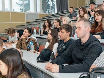 50 бойцов РСО получили специальности арматурщика и маляра строительного